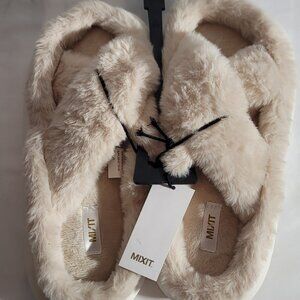 MIXIT Plush Criss Cross Slippers Small 5-6